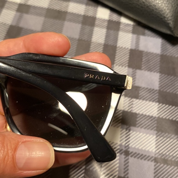 Prada sunglasses - Picture 8 of 9